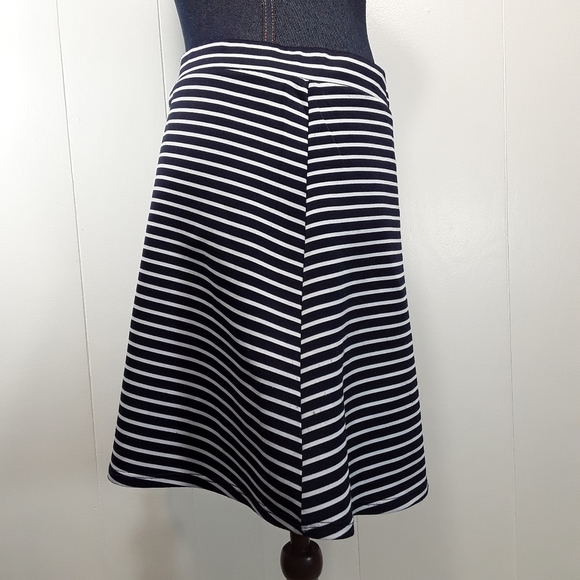 Ultra Teeze striped stretchy skirt size small - Picture 5 of 6